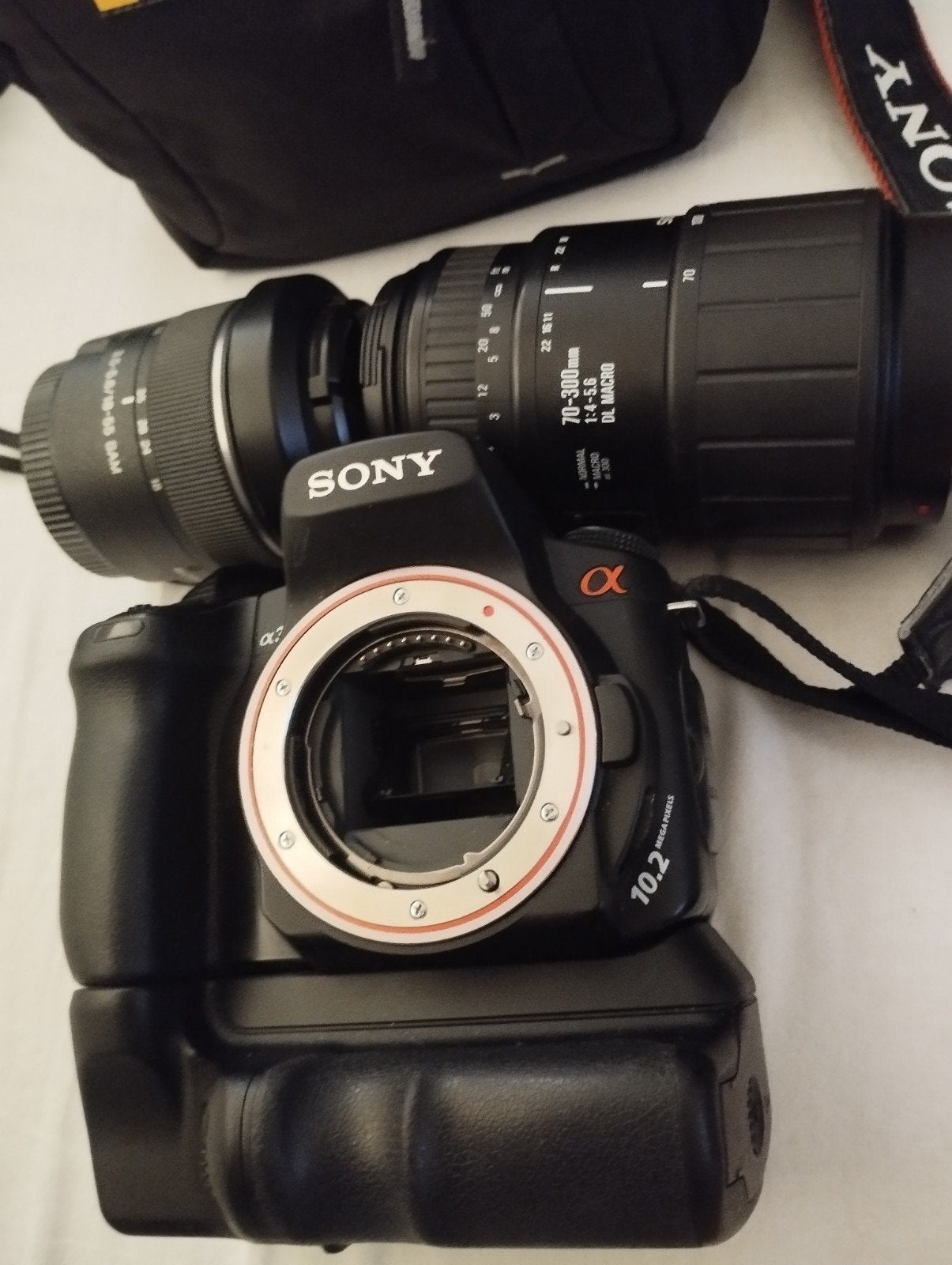 Sony α300  met 2 Lenzen en Sony VG-B30AM battery-grip., Ophalen of Verzenden, Zo goed als nieuw, Sony, 8 keer of meer