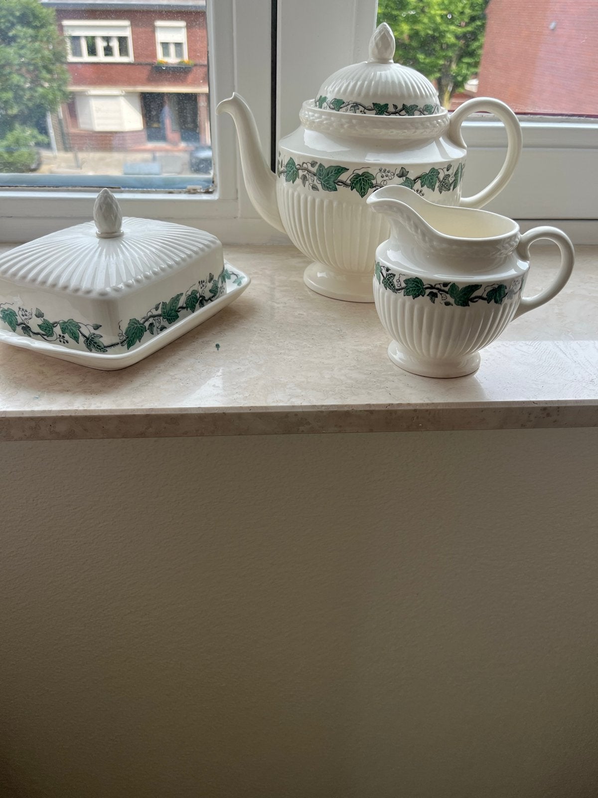 Wedgwood Stratford servies: botervloot, theepot, melkkan, Ophalen of Verzenden
