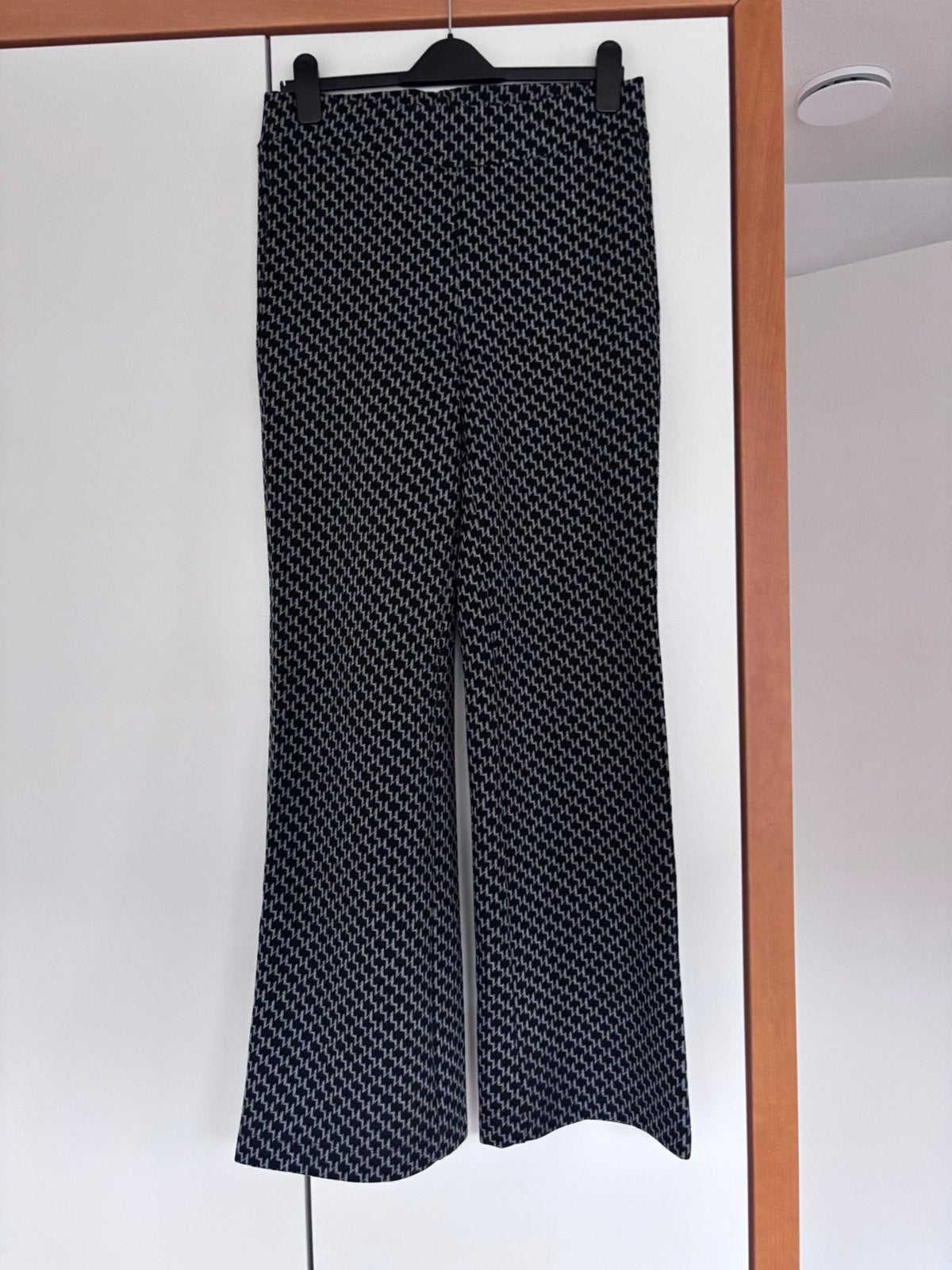 Zwat/grijze pantalon van Anna van Toor maat L, Zwart, Maat 42/44 (L), Ophalen of Verzenden, Zo goed als nieuw