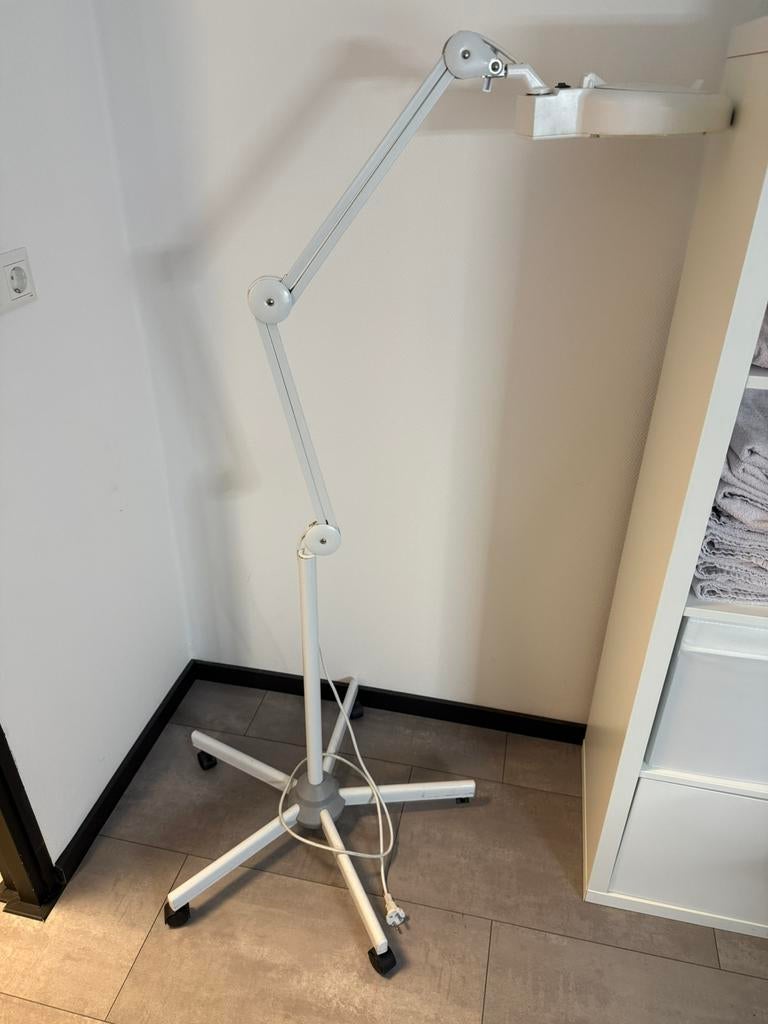 Loeplamp kapot wieltje doet het perfect, Hobby en Vrije tijd, Ophalen, Gebruikt, Loeplamp