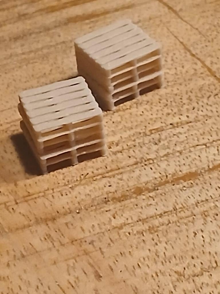 Gestapelde pallets in 3 kleuren h0, Verzenden