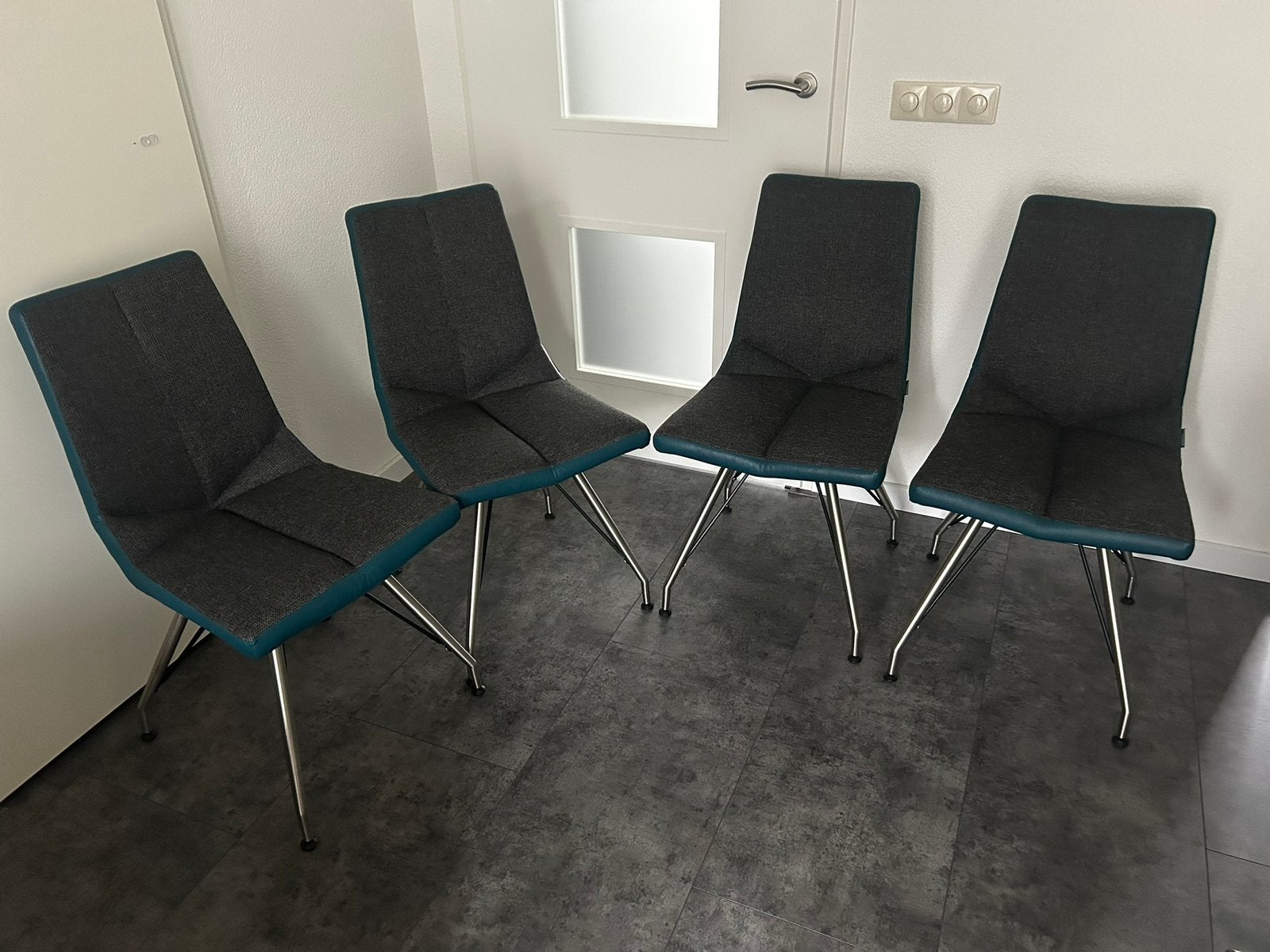 Stoere eetkamerstoelen (set van 4), Huis en Inrichting, Ophalen, Zo goed als nieuw, Grijs, Stof