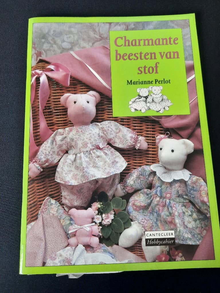 Charmante beesten van stof, Ophalen of Verzenden, Zo goed als nieuw, Borduren en Naaien