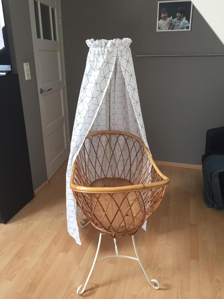 Wiegje rotan zeer mooi, Kinderen en Baby's, Babywiegjes en Ledikanten, Ophalen of Verzenden, Zo goed als nieuw, Wieg