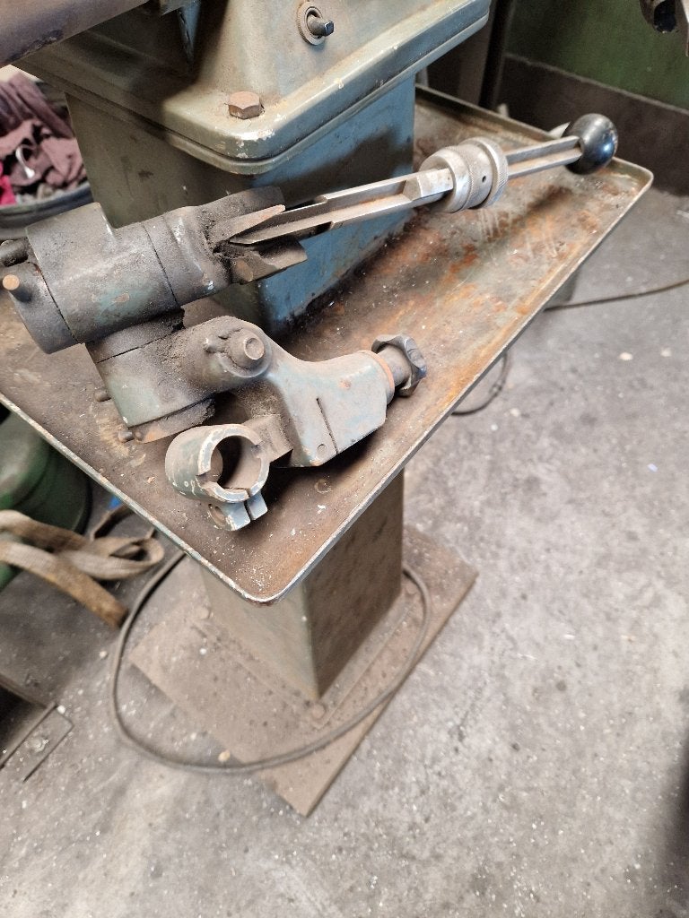 Borenslijpmachine, Ophalen, Gebruikt, 700 tot 1000 watt, Werkbankslijpmachine