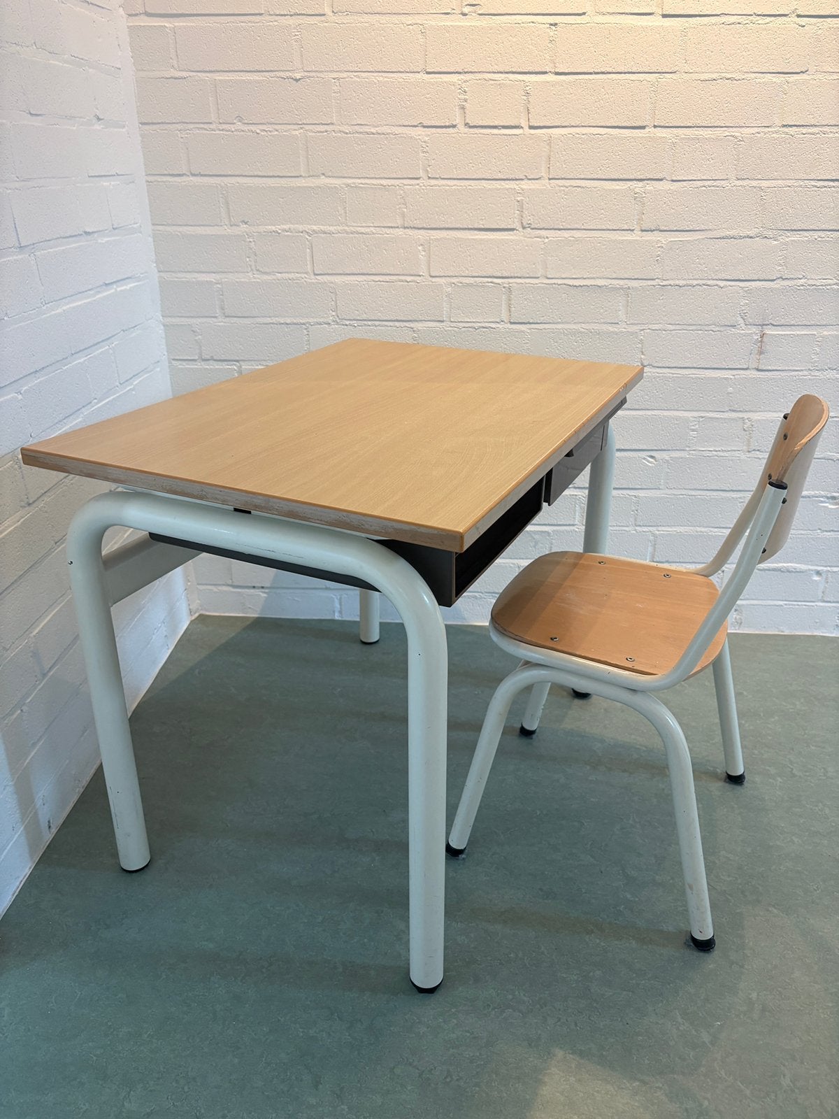 Vintage schoolbankje (tafel en 2 stoelen), Ophalen, Gebruikt, Tafel(s) en Stoel(en)
