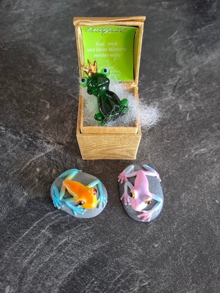 verzameling kikkers van 3 stuks, kikkerkoning en 2 andere, Ophalen of Verzenden, Zo goed als nieuw