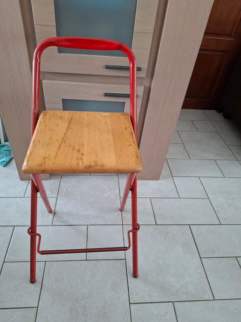 Hoge inklapbare kruk €5, 1 kruk, Ophalen, 60 tot 90 cm
