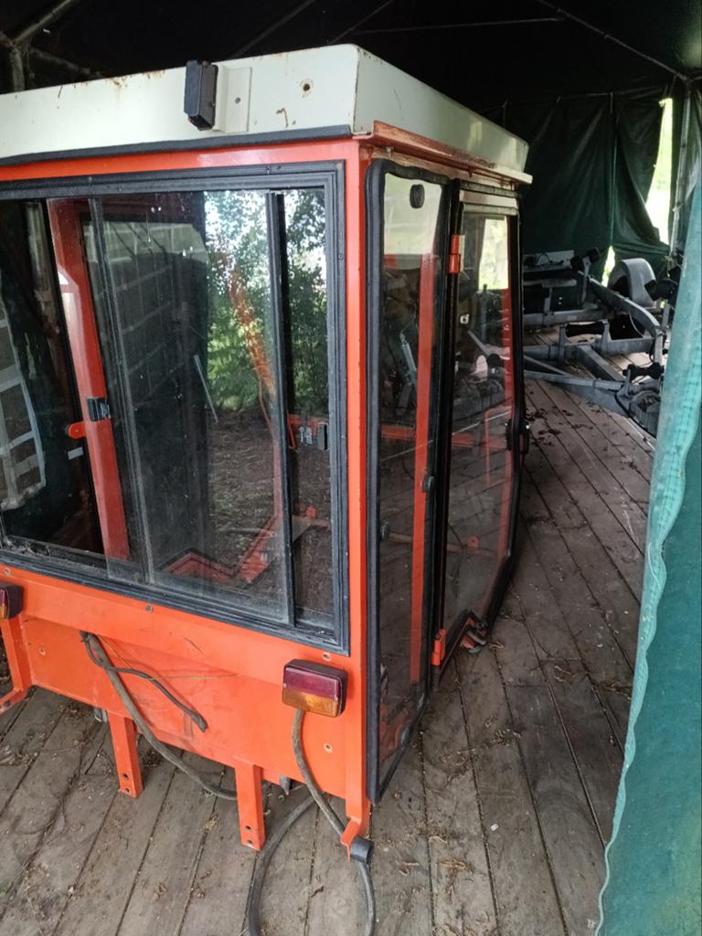 Cabine afkomstig van Kubota F2400 frontmaaier, Ophalen