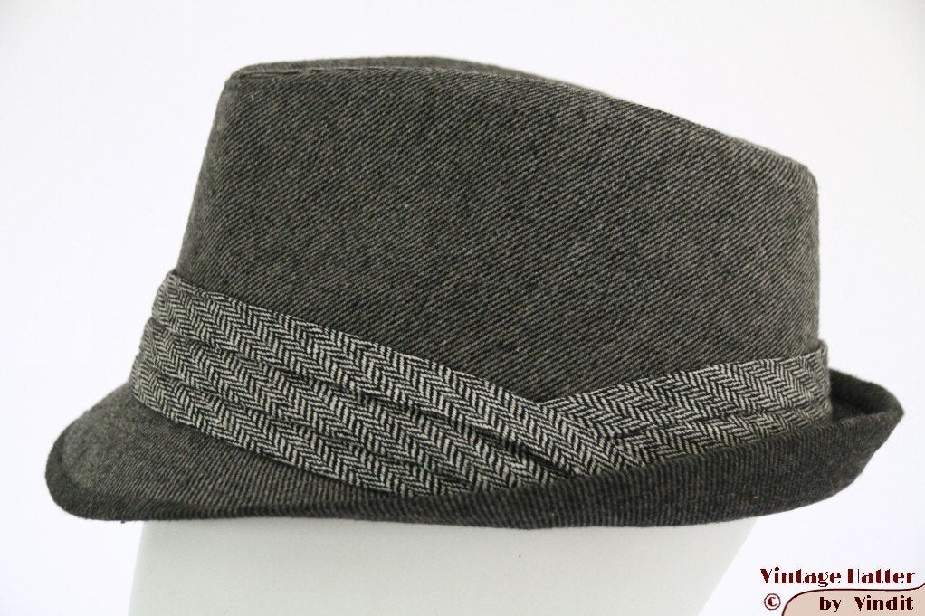 Gleufhoed Trilby Hawkins grijs vissengraat maat 57 Nieuw, Hoed, Nieuw, Ophalen of Verzenden, 57 cm (M, 7⅛ inch) of minder