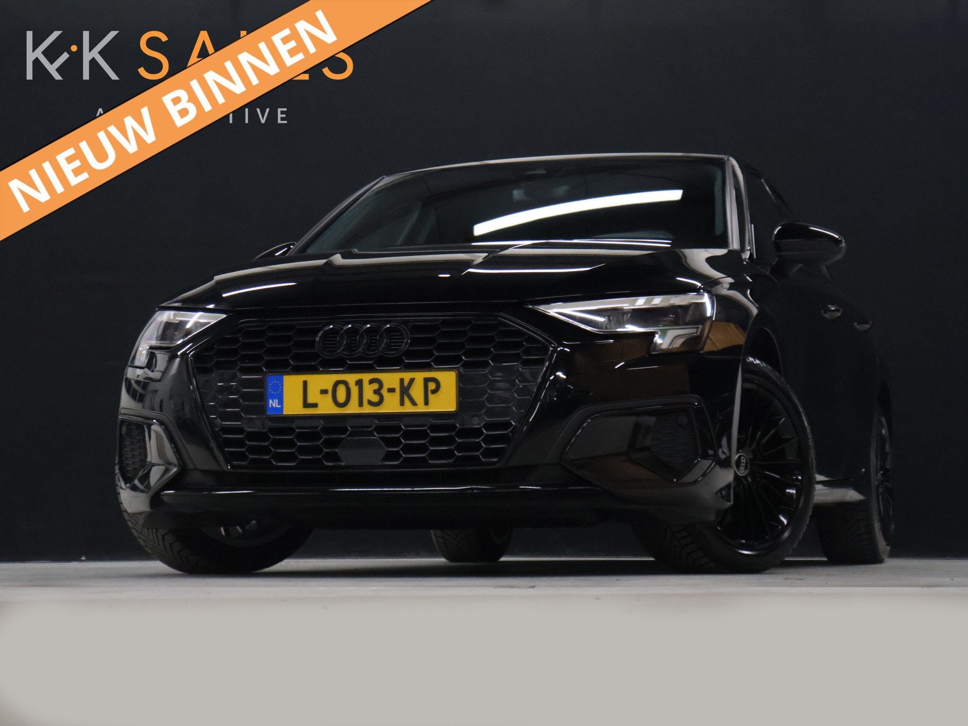 Audi A3 Limousine 30 TFSI Business edition [APPLE CARPLAY, V, Auto's, Dealer onderhouden, Gebruikt, Bedrijf, Grijs