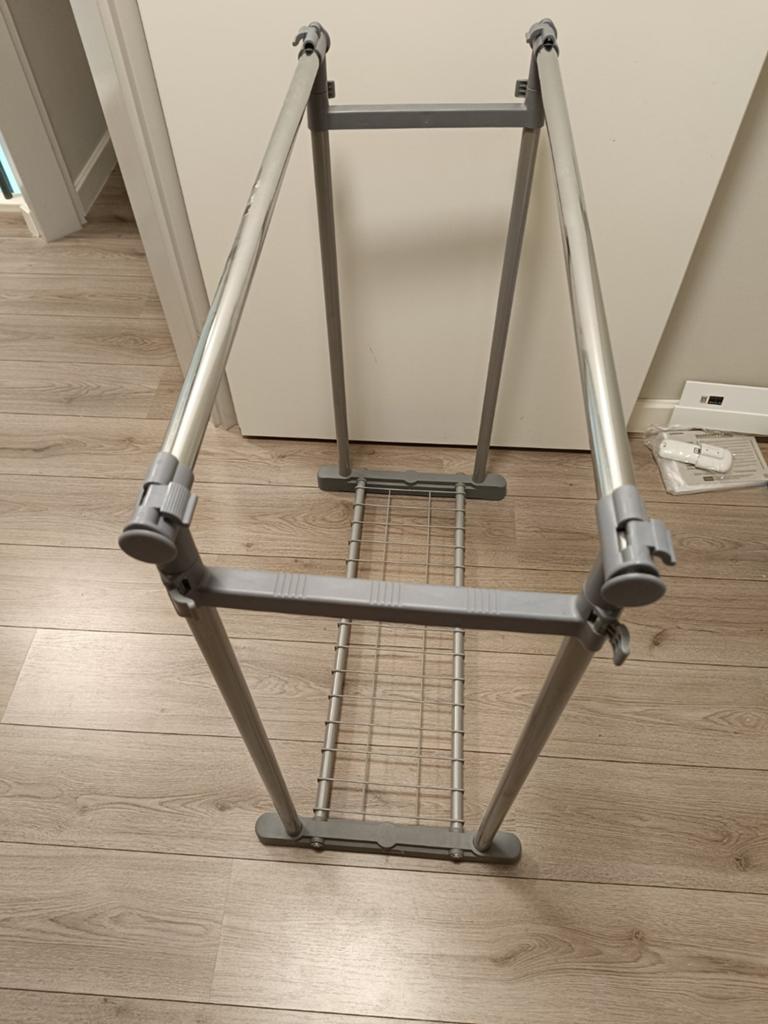 Kledingrek zeer netjes, Ophalen, Zo goed als nieuw