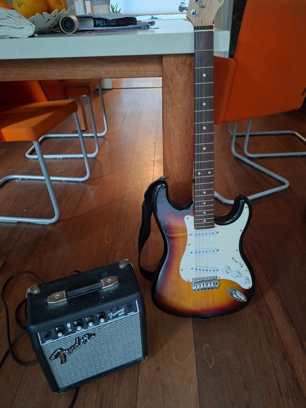 J&D elektrische gitaar met Fender versterker, Muziek en Instrumenten, Overige merken, Gebruikt, Met versterker, Ophalen of Verzenden
