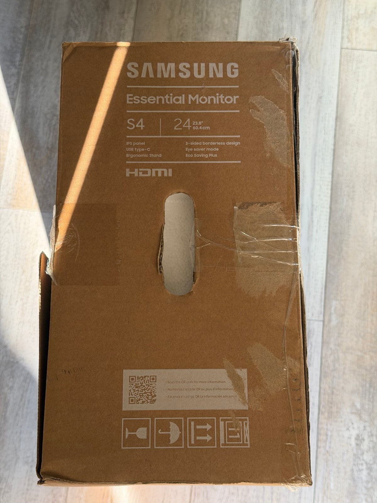 Samsung Essential Monitor S4 24 inch - Zo goed als nieuw, Computers en Software, Monitoren, Ophalen, HDMI, IPS, Kantelbaar