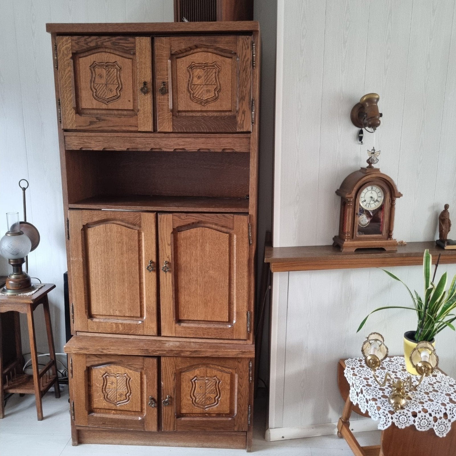 Antieke eikenhouten kast met wapenschilden, Antiek en Kunst, Ophalen of Verzenden