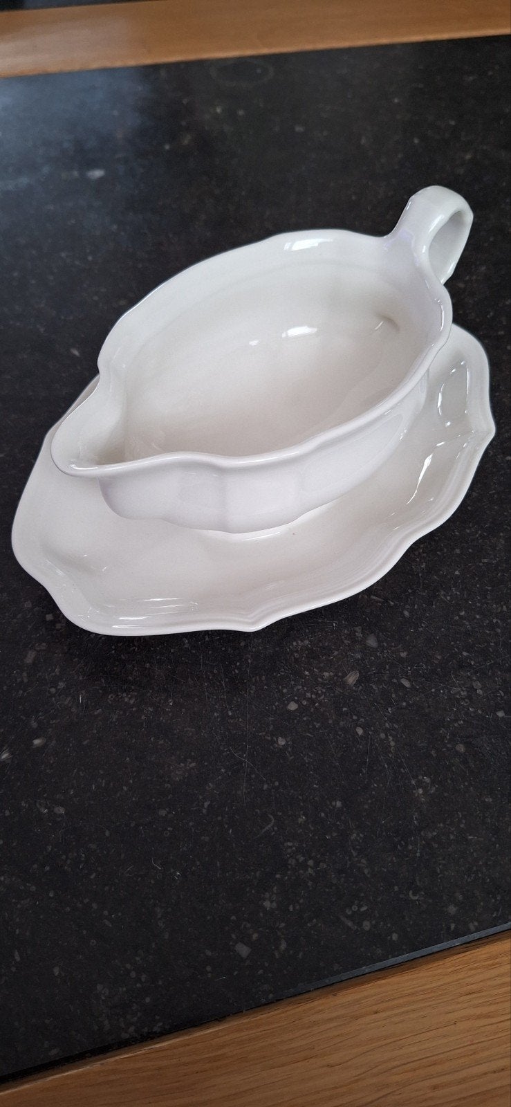 Villeroy & Boch Manoir juskom met vast onderbord, Ophalen, Klassiek, Nieuw, Porselein