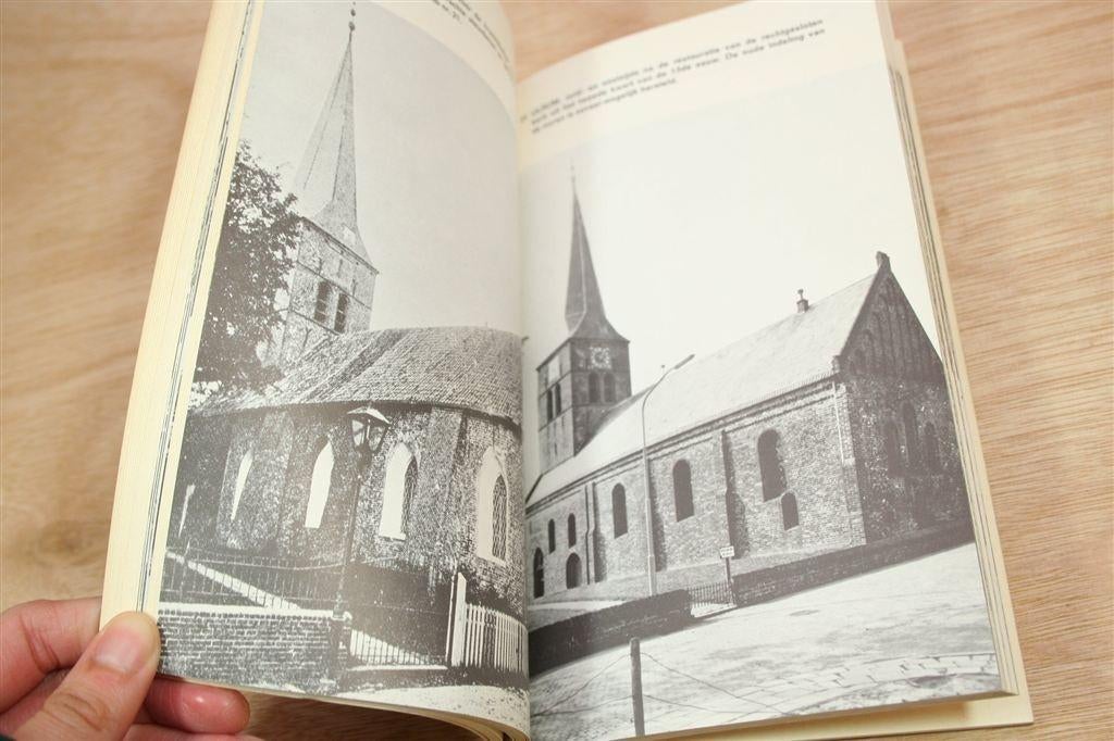Langs De Oude Groninger Kerken — Rijk Geïllustreerd, Ophalen of Verzenden, Gelezen