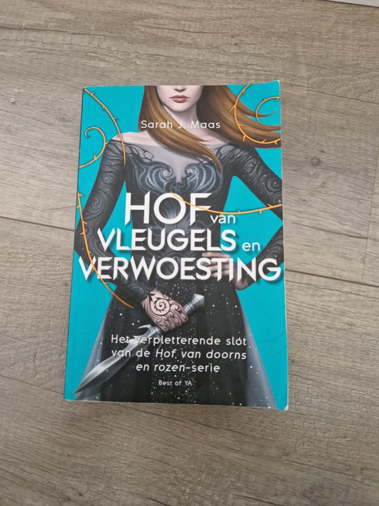 Boek sarah j maas hof van vleugels en verwoesting deel 3, Boeken, Fantasy, Ophalen of Verzenden, Zo goed als nieuw