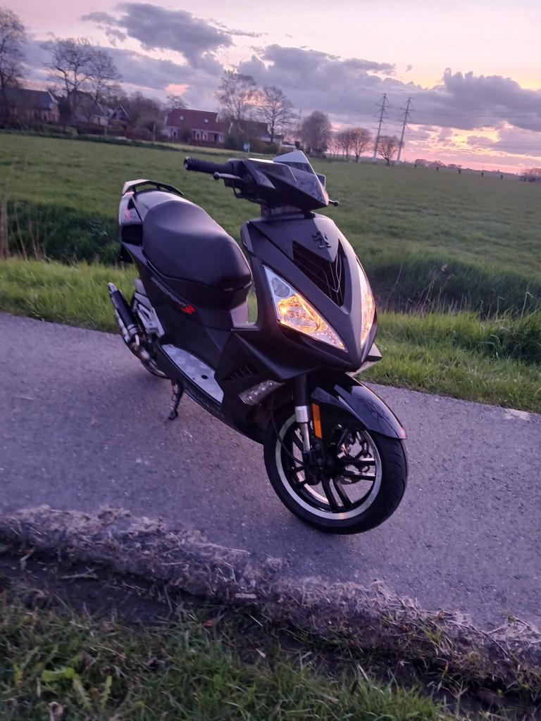 Peugeot speedfight 3 RS bromscooter 2 takt 50 cc, Ophalen of Verzenden, Zo goed als nieuw, Peugeot