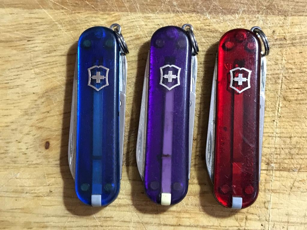 SET 3x Victorinox Classic SD 58mm Translucent   Swiss Army, Ophalen of Verzenden, Gebruikt