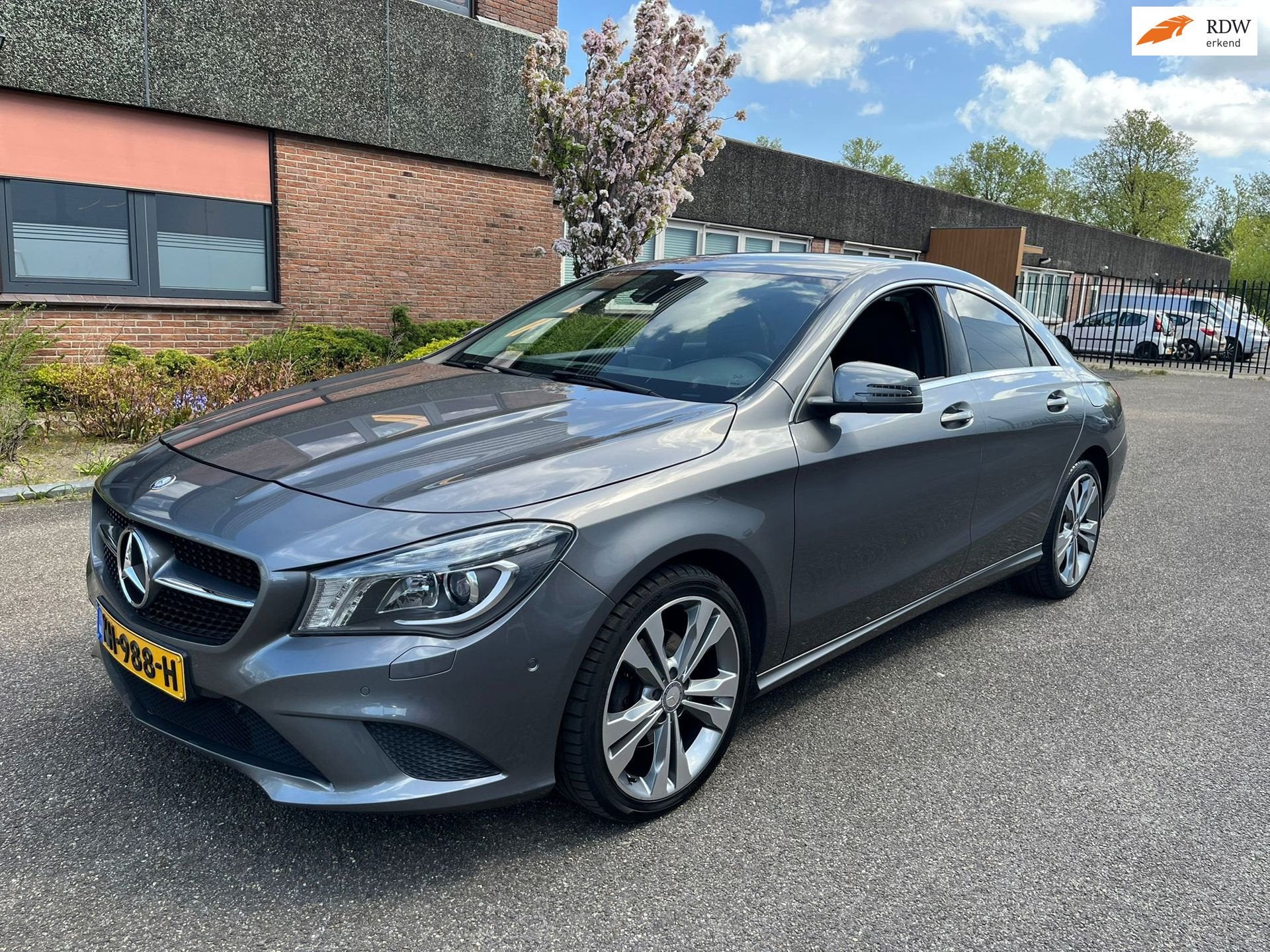 Mercedes-Benz CLA-klasse 180 Ambition Automaat Navi Leder Bo, Auto's, Gebruikt, Euro 6, 4 cilinders, 715 kg