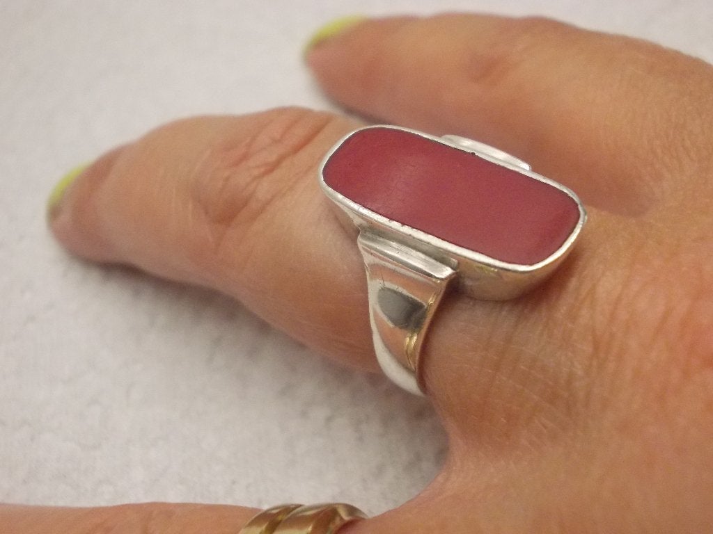 Zilveren vintage ring met mat rode steen maat 17.25 nr.512