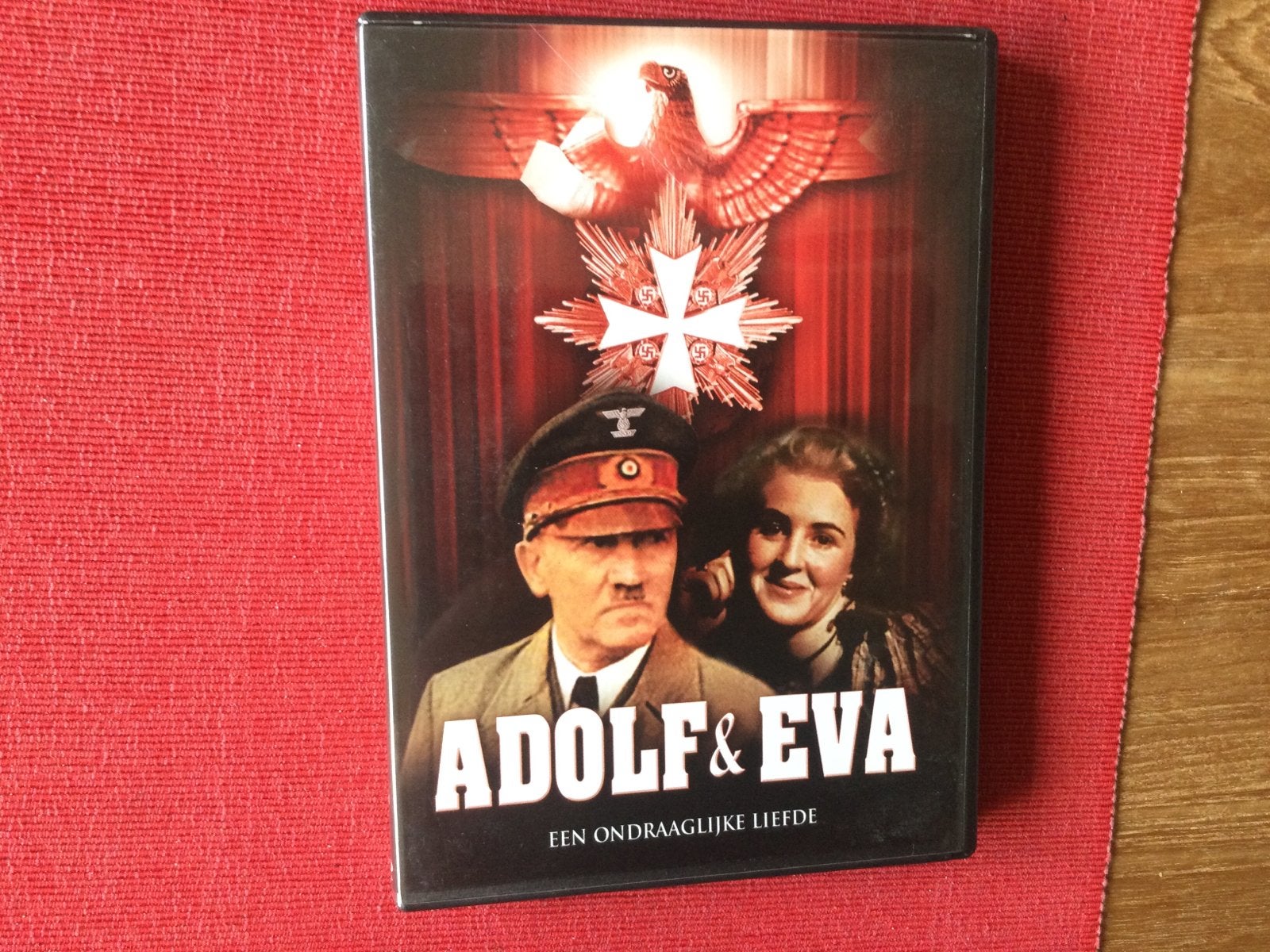 DVD: Adolf & Eva, Vanaf 12 jaar, Ophalen of Verzenden, Zo goed als nieuw, Oorlog of Misdaad