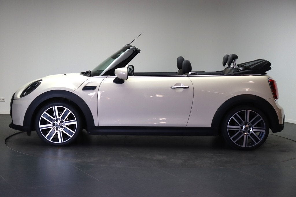 MINI Cabrio Cooper Automaat / Sportstoelen / Achteruitrijcam, Auto's, Automatische klimaatregeling, 136 pk, Gebruikt, 4 stoelen