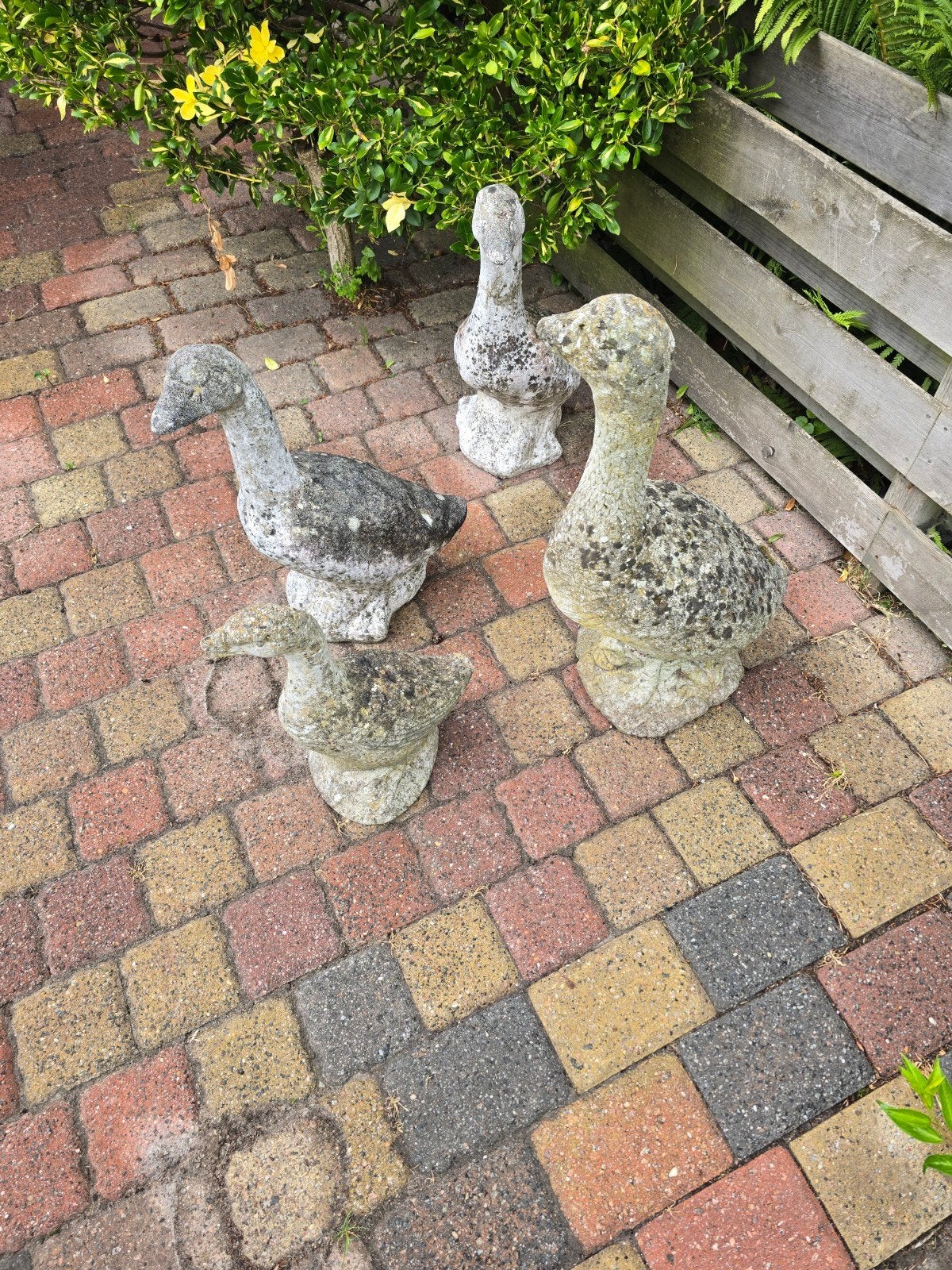4 stenen beelden van ganzen, Ophalen, Steen