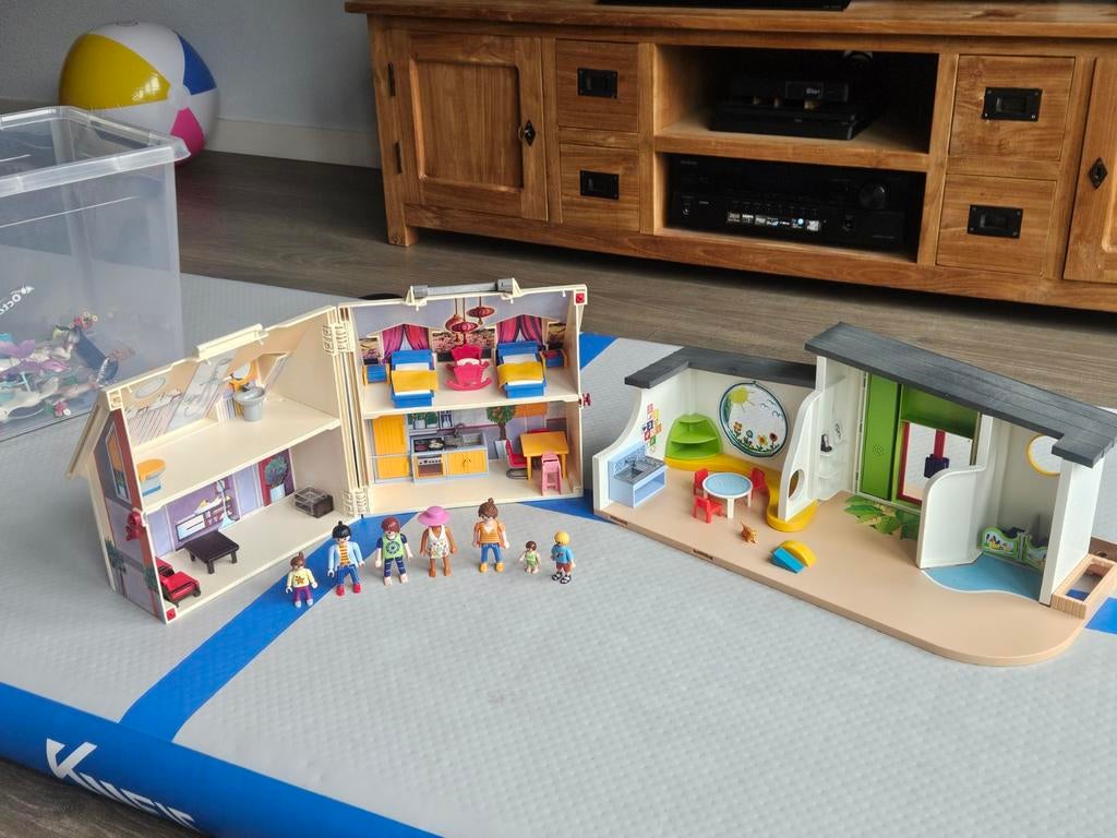 Playmobil Huis met Meubels, kinderdagverblijf en Poppetjes, Ophalen of Verzenden, Gebruikt