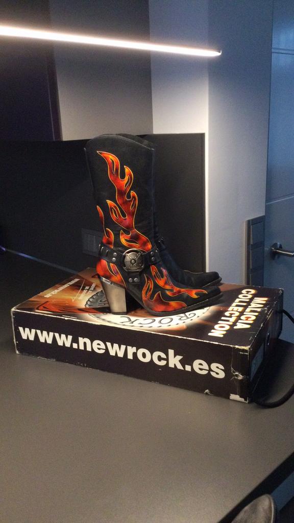 New Rock lederen rode vlammen laarzen maat 38, Ophalen of Verzenden, Nieuw, Rood, Hoge laarzen