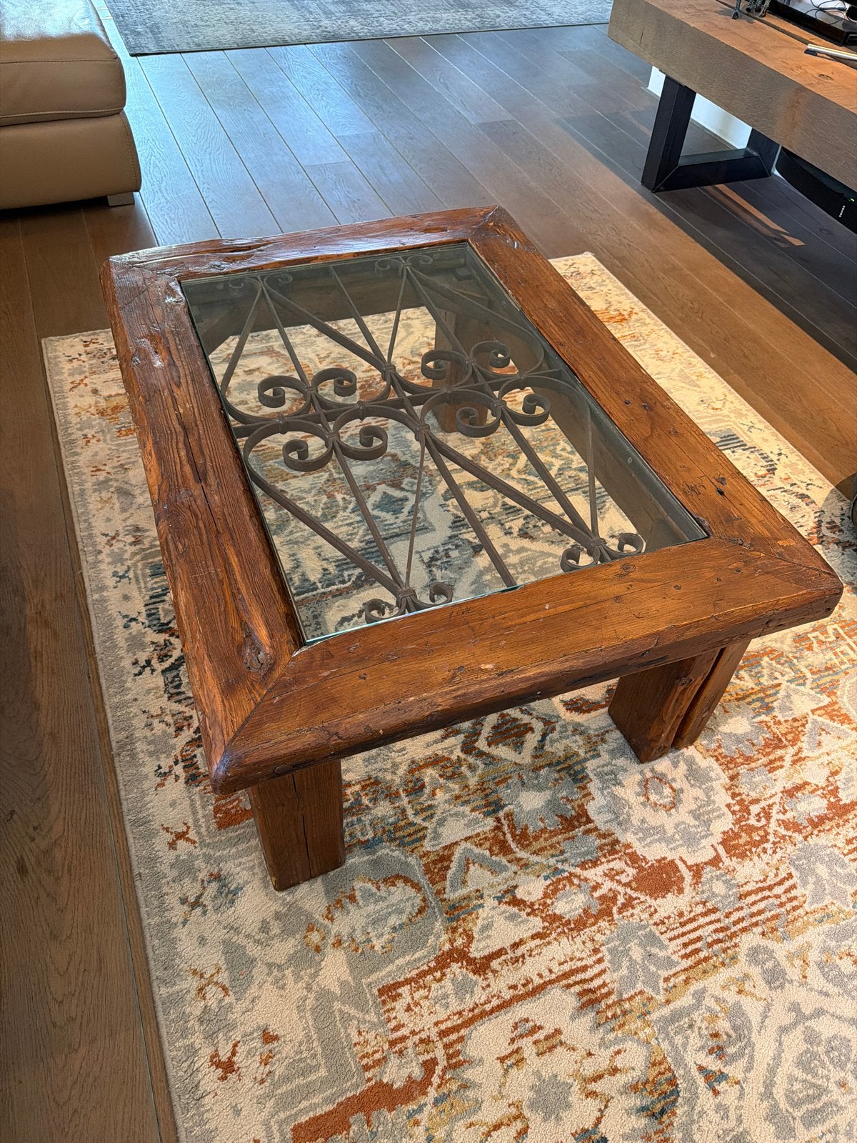 Robuuste salontafel met smeedijzeren en glazen blad, Ophalen, Gebruikt, 100 tot 150 cm, 50 tot 100 cm