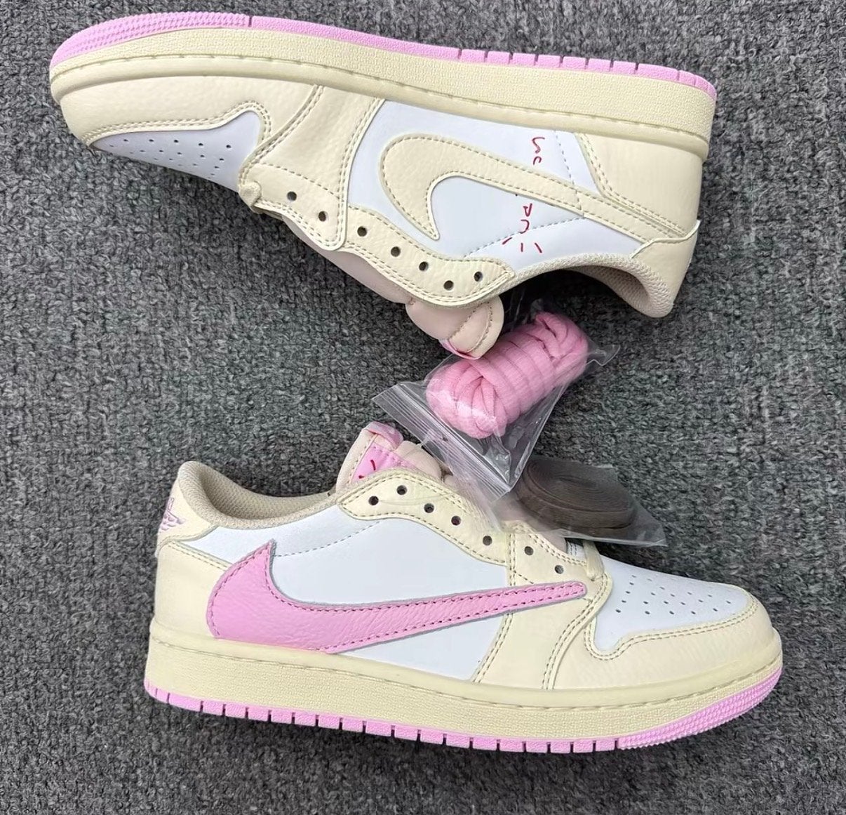 Nike Air Jordan 1 Low OG SP Travis Scott Shy Pink Maat 40, Overige kleuren, Verzenden, Nieuw, Sneakers of Gympen