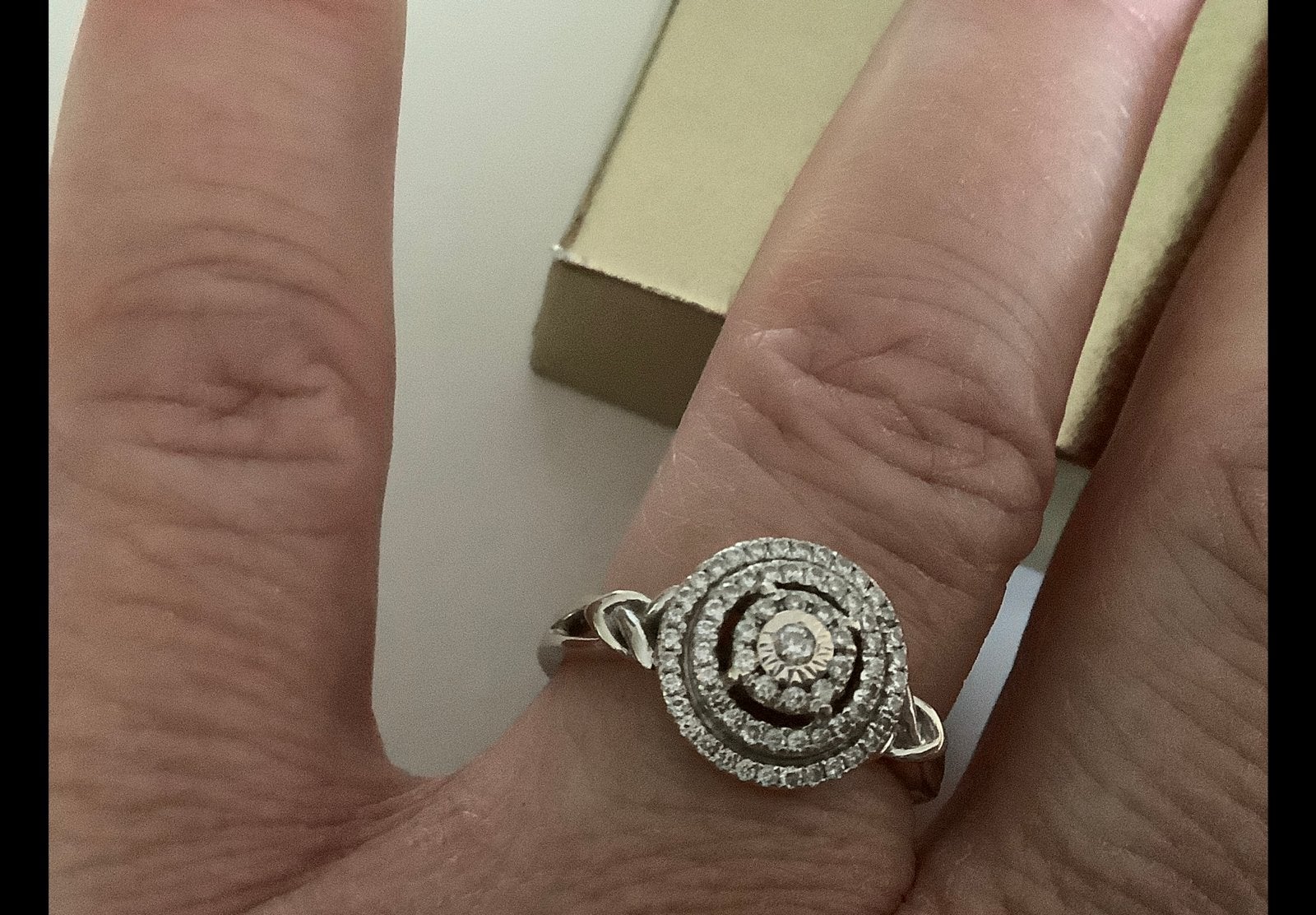 Geweldige vintage gouden ring 67 Briljanten wit goud 750 18k, Sieraden, Tassen en Uiterlijk, Ringen, Verzenden, Met edelsteen