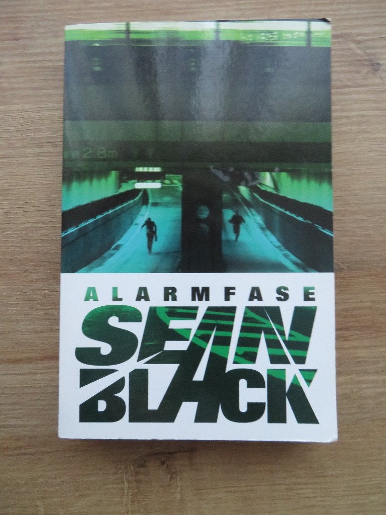 Alarmfase - Sean Black, Ophalen of Verzenden, Zo goed als nieuw, Sean Black