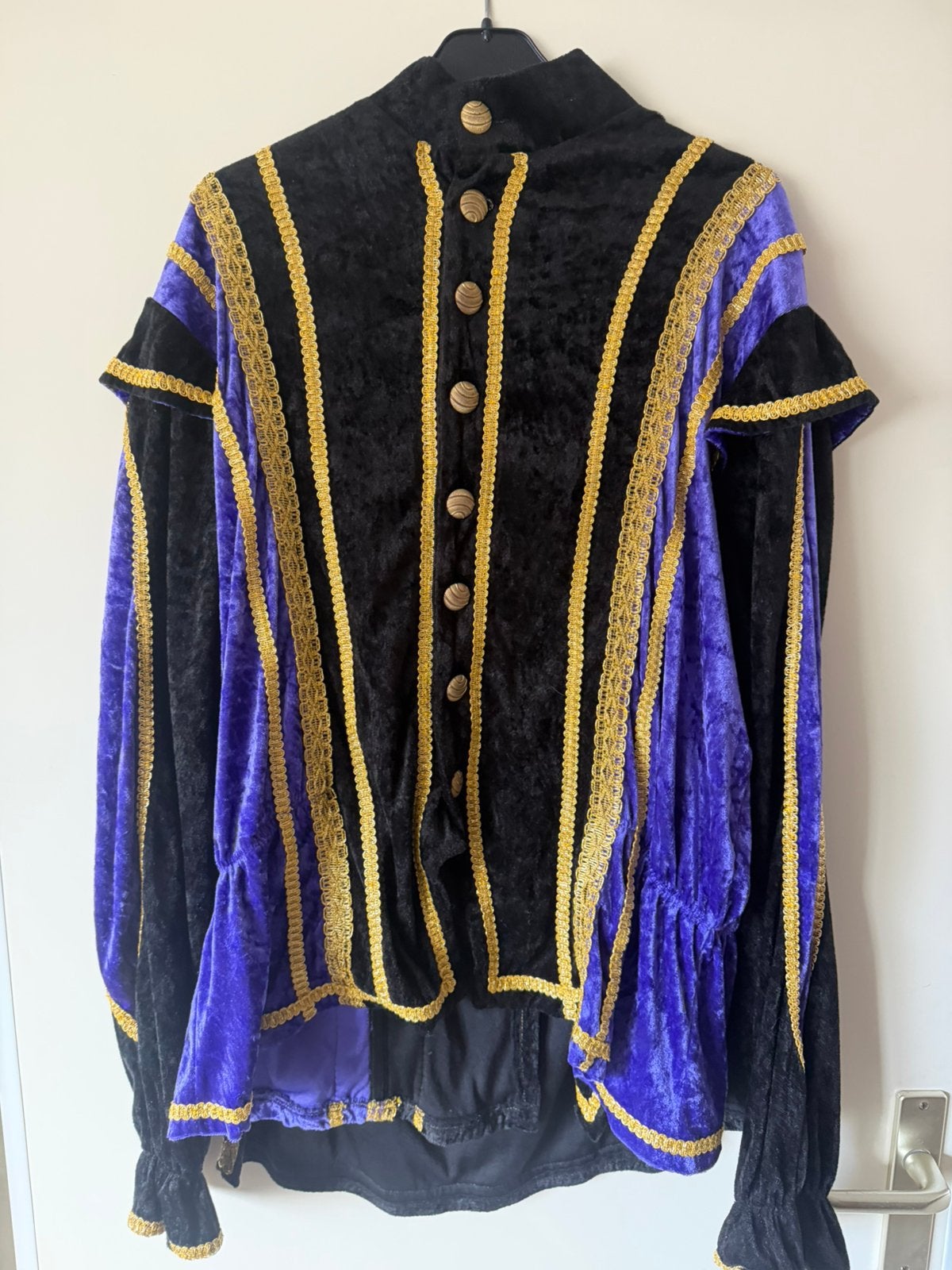 Meerdere pietenpakken met cape, broek en baret, Diversen, Sinterklaas, Ophalen of Verzenden, Zo goed als nieuw