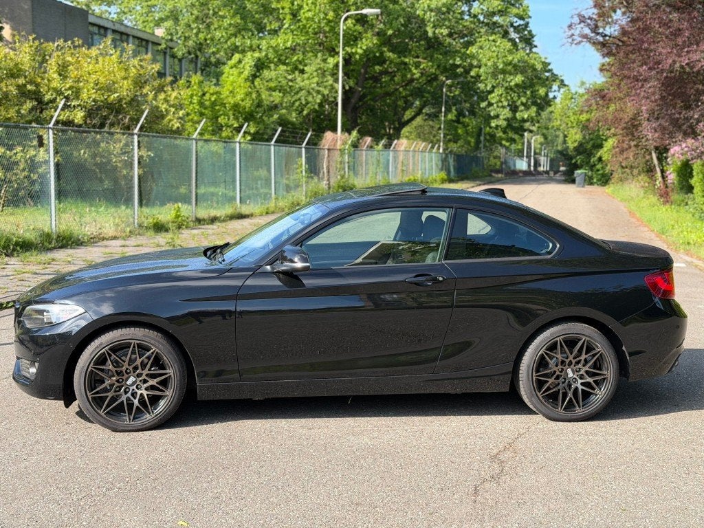 Bmw 2-SERIE 218I Coupe ESSENTIAL - Schuifdak - 2016 !!!, Auto's, BMW, Gebruikt, 4 stoelen, Zwart, Origineel Nederlands