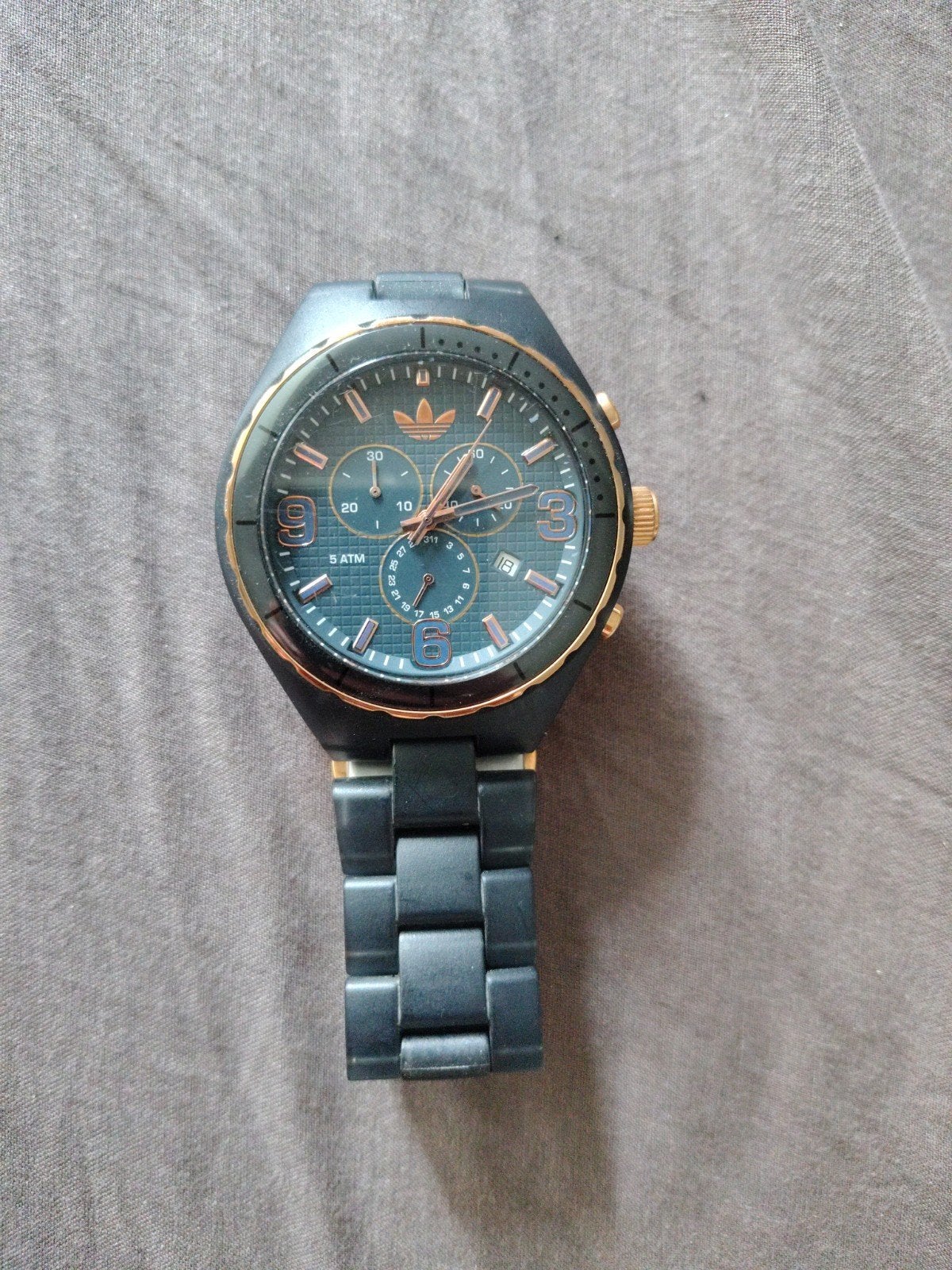 Adidas horloge zwart met goudkleurige accenten, Ophalen of Verzenden