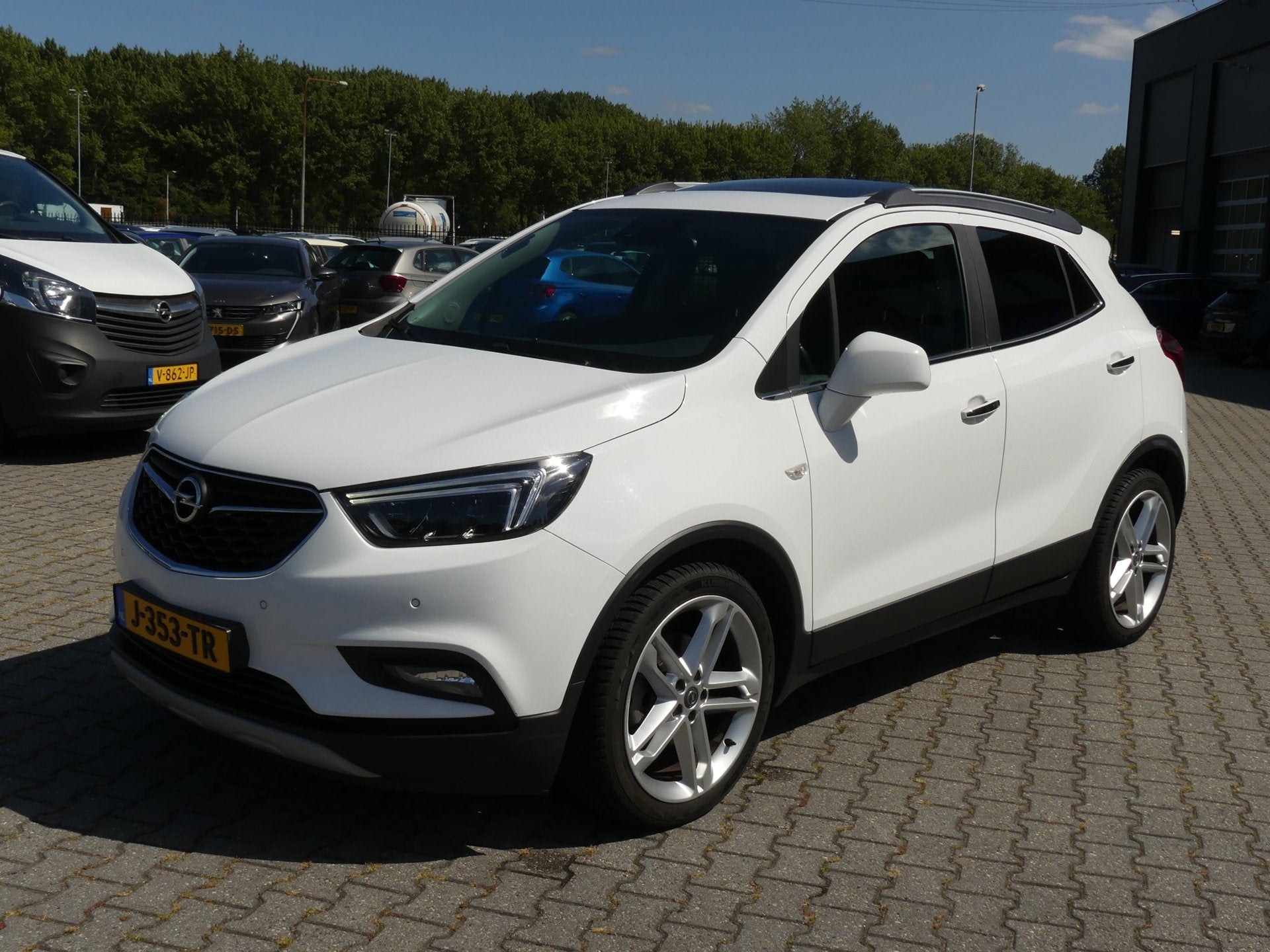 Foto 2 van Opel Mokka X 1.4 Turbo Innovation / Automaat / Leder / Winte