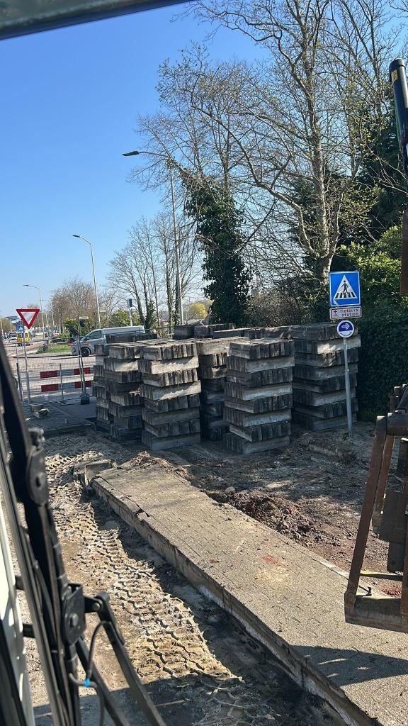 472st gebruikt opsluitbanden / trottoirbanden 18/20x25x100, Ophalen, Gebruikt, 100 tot 200 cm, Biels
