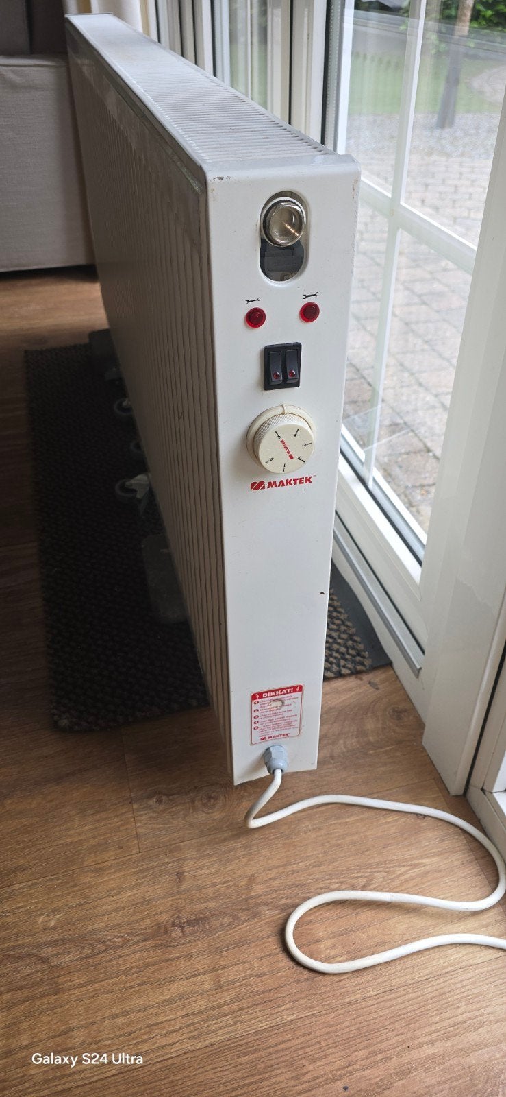 Te koop elektrische radiator 2600 watt., Ophalen, Radiator, Minder dan 60 cm, Zo goed als nieuw