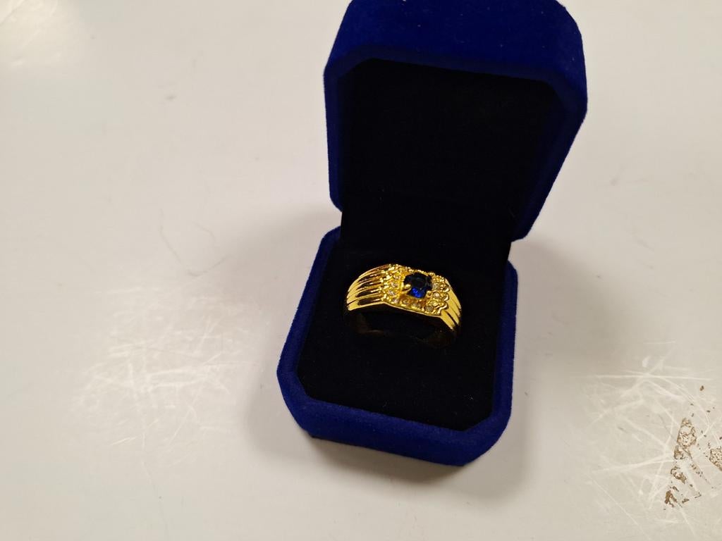 Prachtige ring  in fluwelen box maat 12, Ophalen of Verzenden, Dame, Zilver, Kleiner dan 17