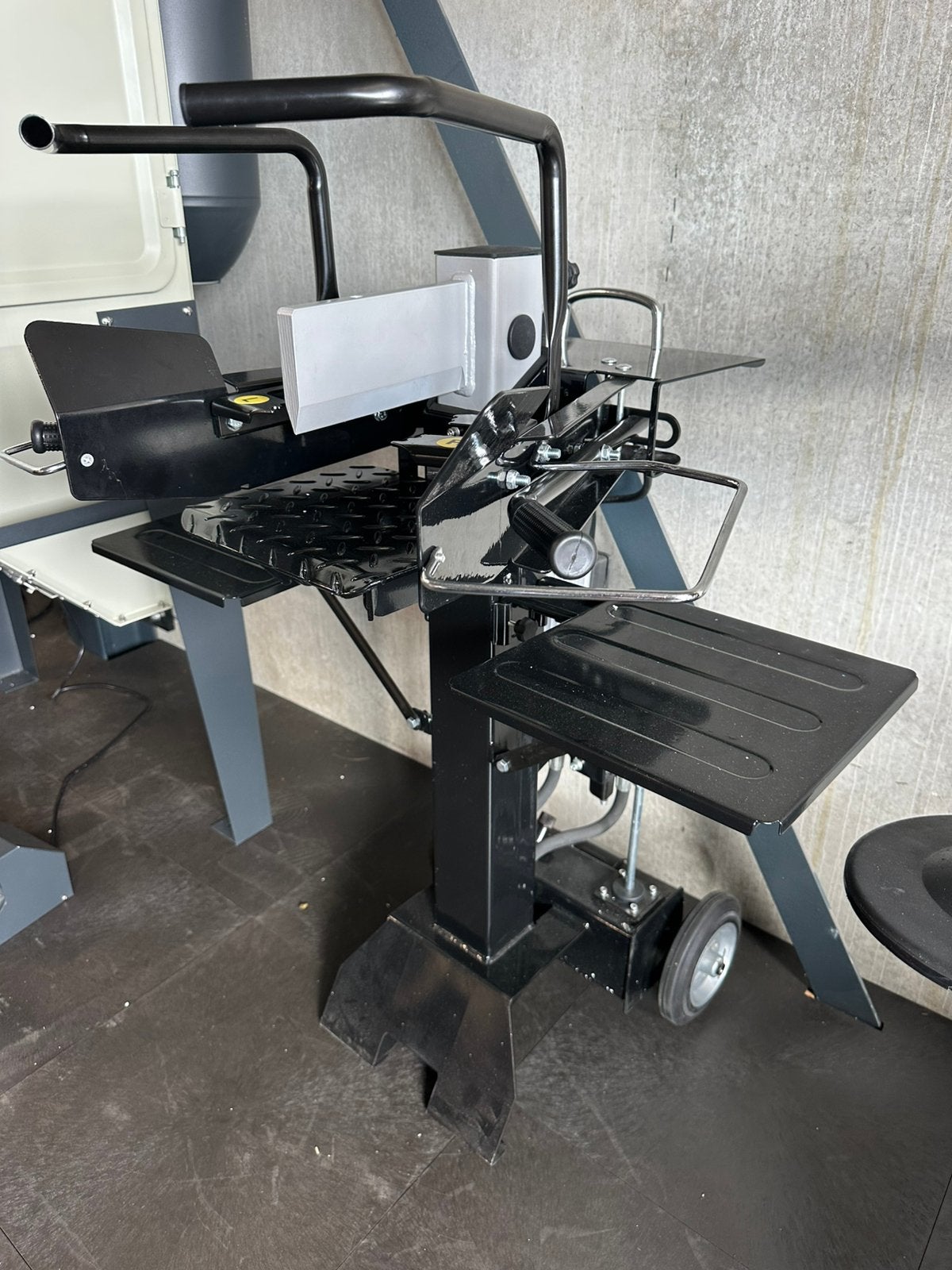 Houtklover 6 ton elektrisch verticaal / Nieuw, Ophalen, Nieuw, Staand