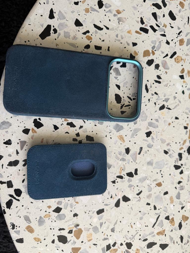 Alcantara iPhone hoesje met MagSafe en kaarthouder 17 pro ma, Ophalen, Textiel, MagSafe, Overige merken