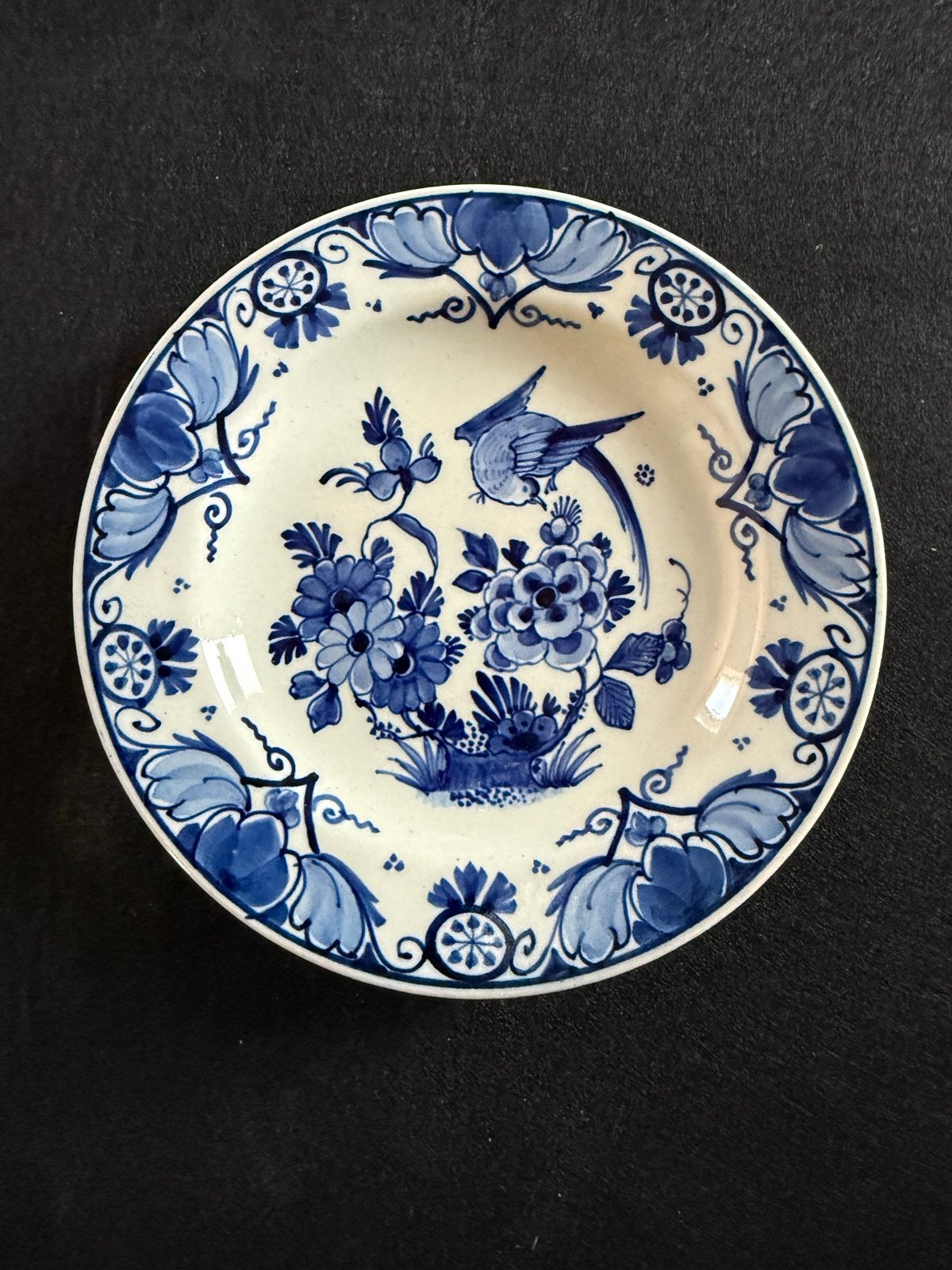 Delfts Blauw wandbordje met vogel en bloemen, handgeschilder, Antiek en Kunst, Ophalen of Verzenden