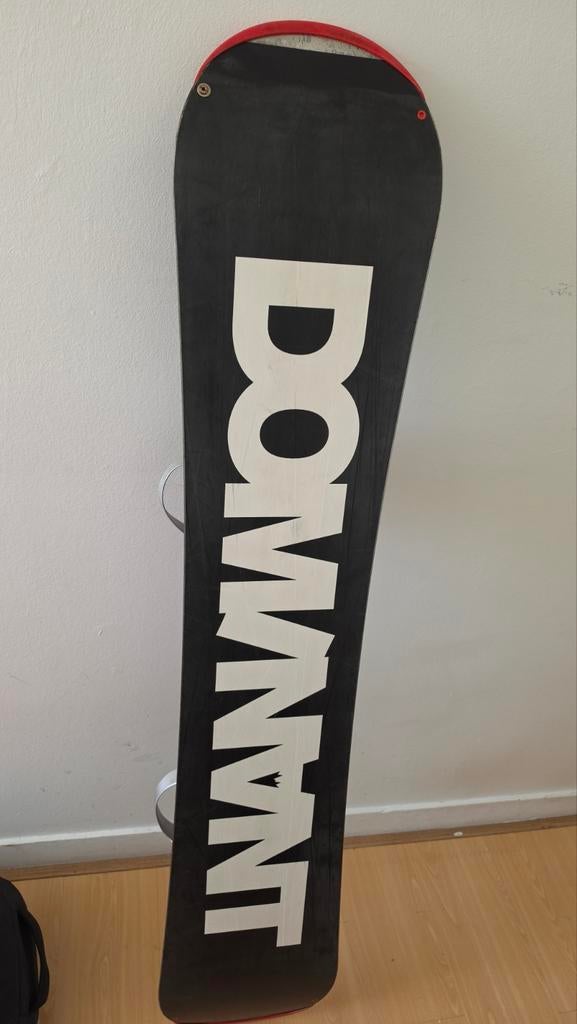 DOMINANT snowboard 160cm met bindingen + Nitro reistas, Sport en Fitness, Ophalen of Verzenden