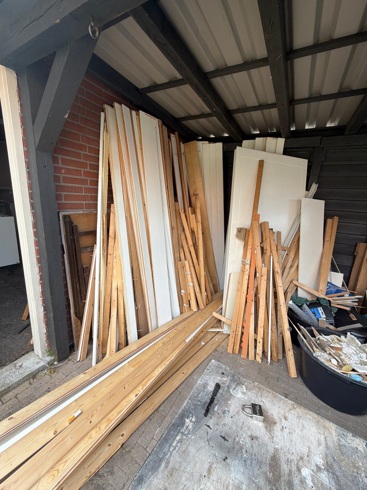 Diverse partij sloop rest hout: planken, balken en meer, Doe-het-zelf en Verbouw, Ophalen, Gebruikt, Balk, Overige houtsoorten