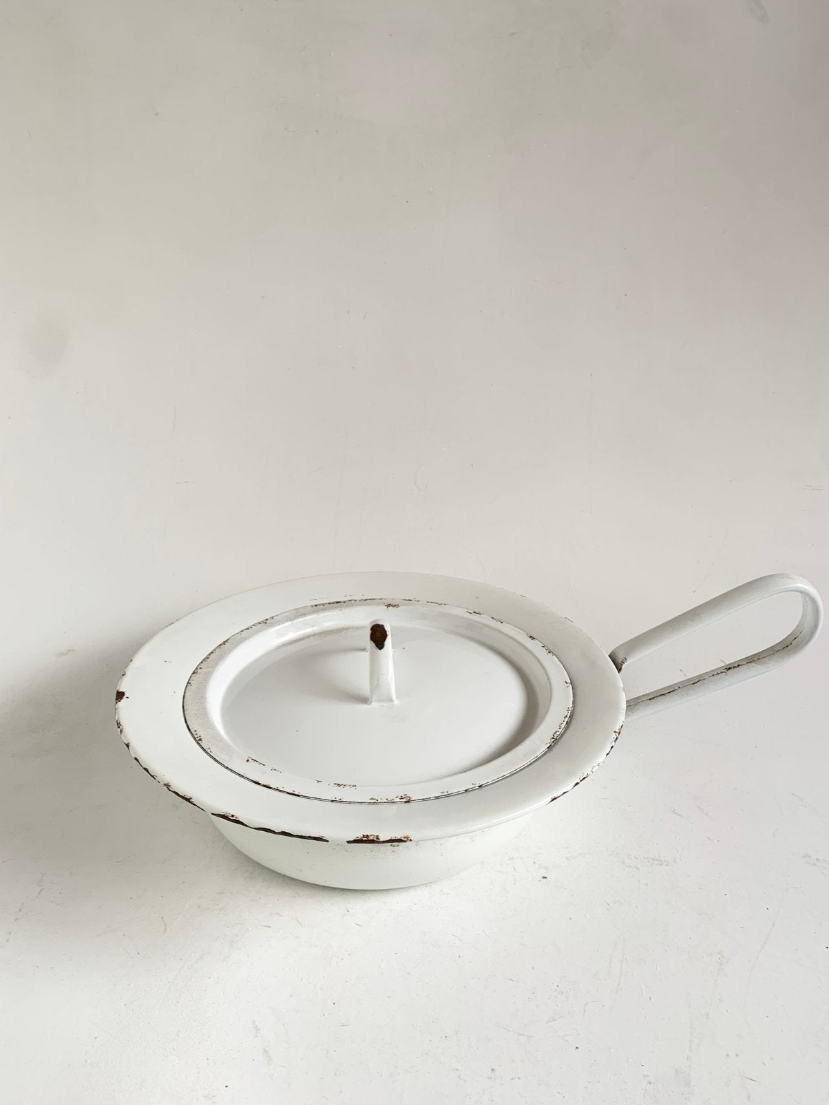 Witte emaille ondersteek / po met deksel antiek of vintage, Ophalen of Verzenden