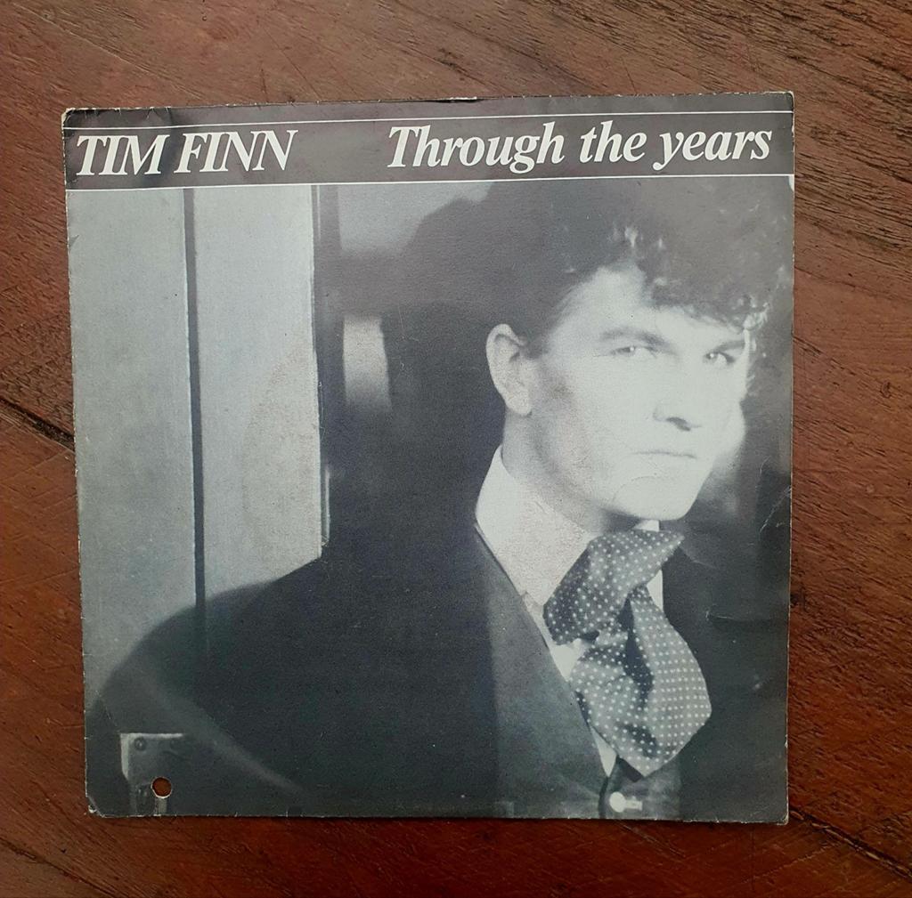 Tim Finn - Through the Years / Grand Adventure (Single), Fotohoes, Ophalen of Verzenden, Gebruikt, Pop