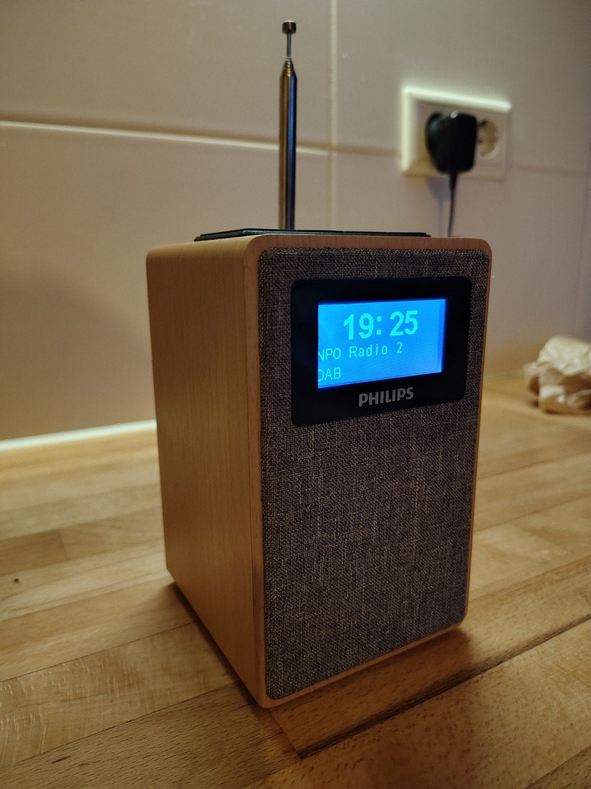 Philips TAR5005/10 DAB+ Radio - Houtlook / Stof, Ophalen of Verzenden, Gebruikt, Radio